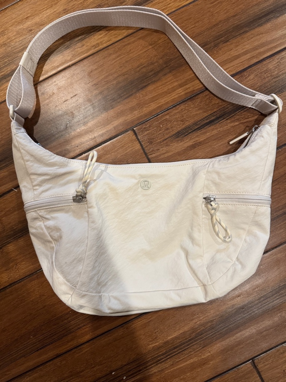 lululemon athletica slouchy sling bag